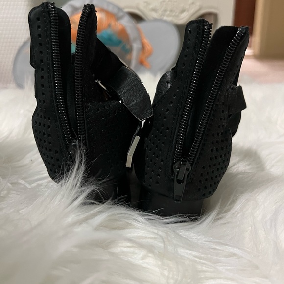 [Black] Jeffrey Campbell Everly Bootie in Black - Picture 13 of 15